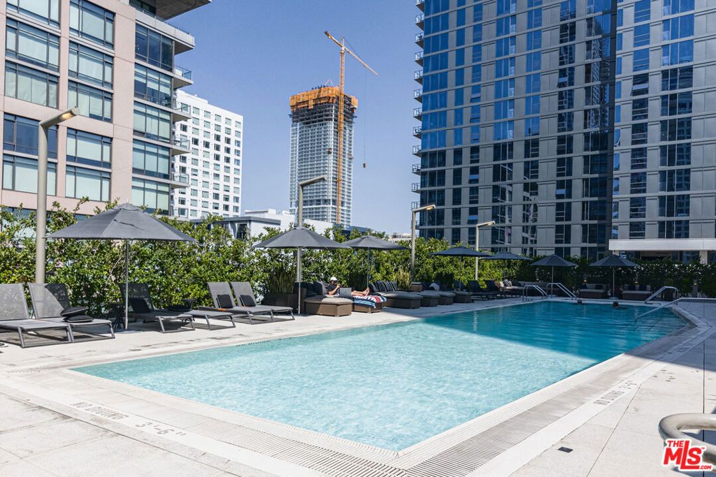 Image 59 of property listing at 1155 S Grand Avenue 419, Los Angeles, CA 90015
