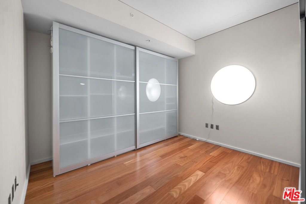 Image 7 of property listing at 1155 S Grand Avenue 419, Los Angeles, CA 90015
