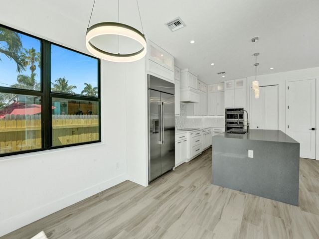 130 E Hart Street, Lantana, FL 33462