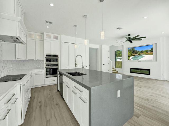 130 E Hart Street, Lantana, FL 33462