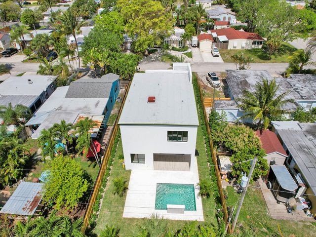 130 E Hart Street, Lantana, FL 33462