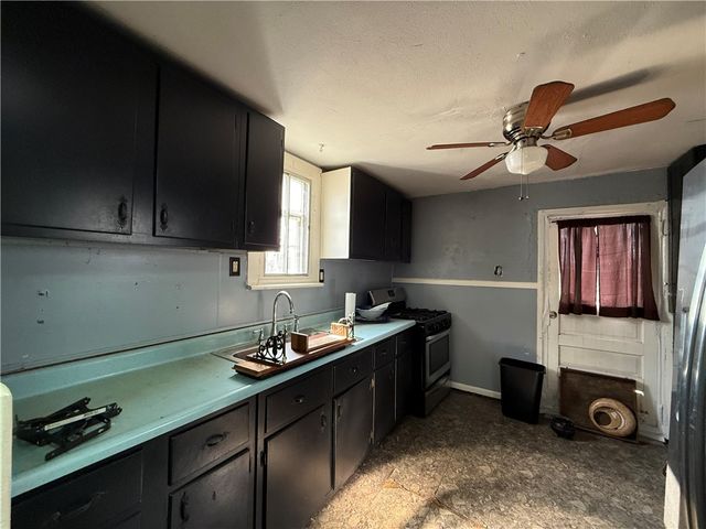 1009 Oakland Ave, Port Vue, PA 15133