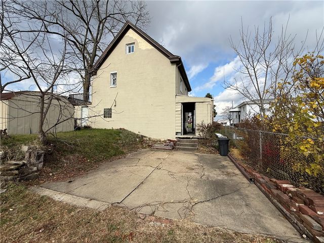 1009 Oakland Ave, Port Vue, PA 15133