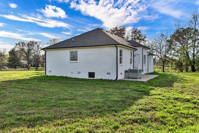 1095 Meriwether Rd, Clarksville, TN 37040