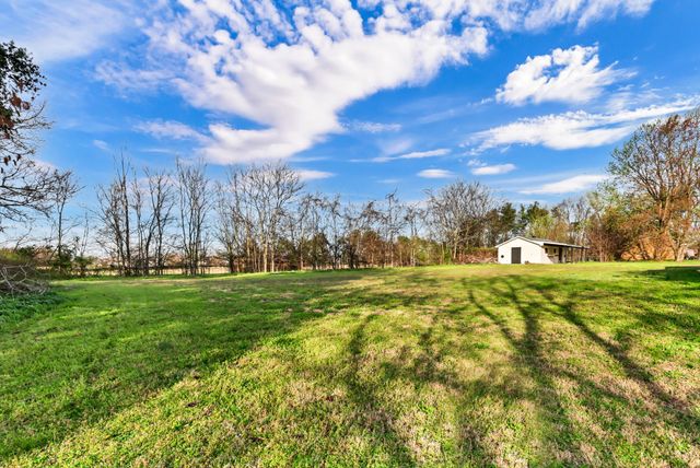 1095 Meriwether Rd, Clarksville, TN 37040