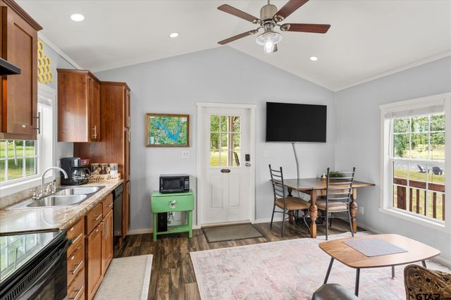 992 RS County Road 4325, Emory, TX 75440