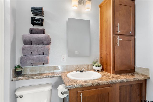 992 RS County Road 4325, Emory, TX 75440