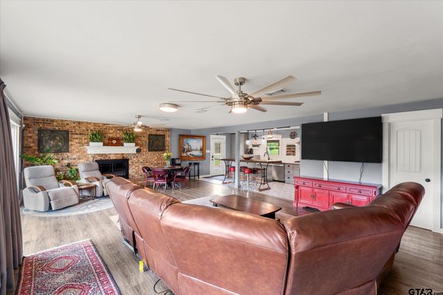 992 RS County Road 4325, Emory, TX 75440