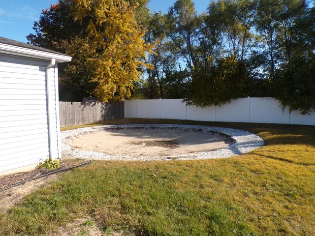 1643 N Indiana Place, Griffith, IN 46319