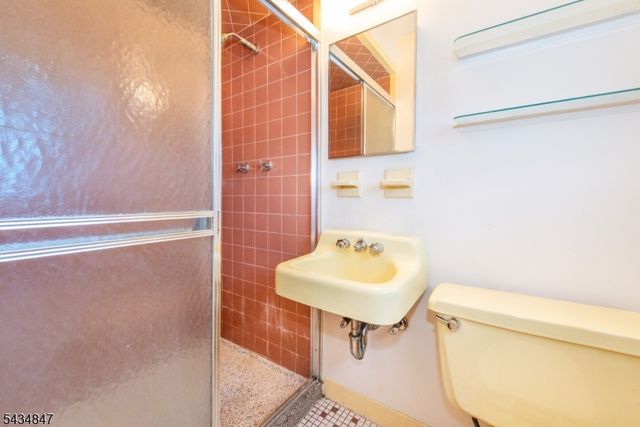 27 Bartsch Ave, Woodland Park, NJ 07424