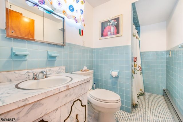 27 Bartsch Ave, Woodland Park, NJ 07424
