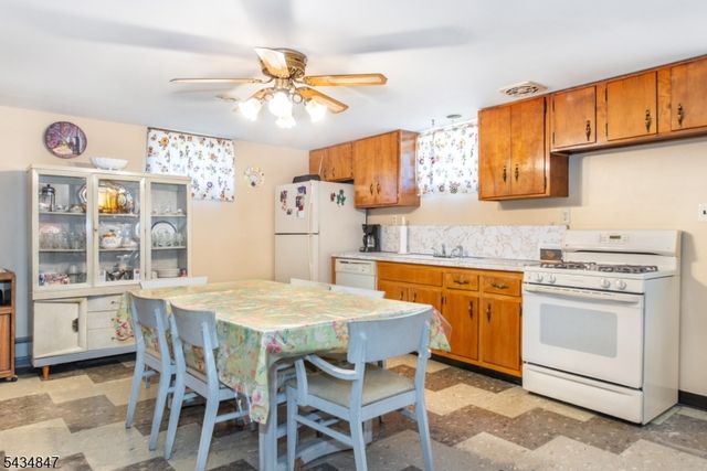 27 Bartsch Ave, Woodland Park, NJ 07424