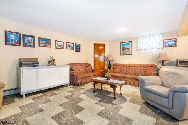 27 Bartsch Ave, Woodland Park, NJ 07424