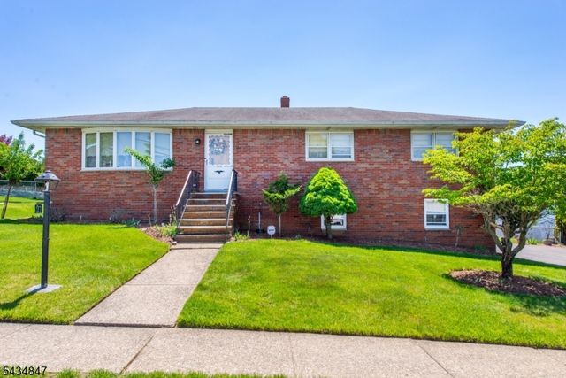 27 Bartsch Ave, Woodland Park, NJ 07424