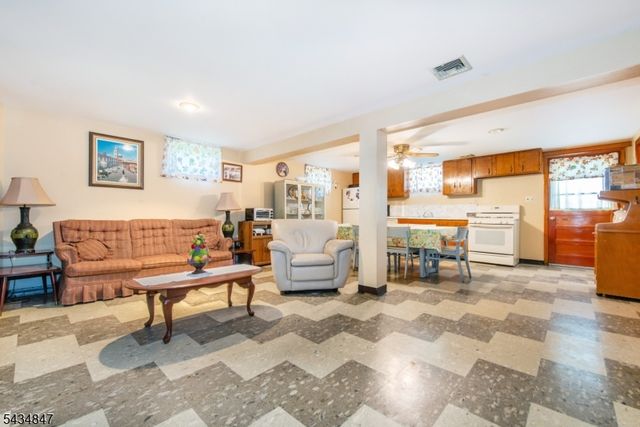 27 Bartsch Ave, Woodland Park, NJ 07424