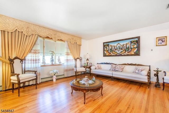 27 Bartsch Ave, Woodland Park, NJ 07424
