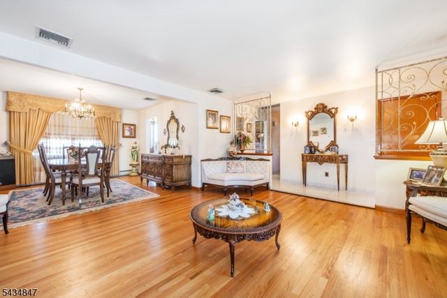 27 Bartsch Ave, Woodland Park, NJ 07424