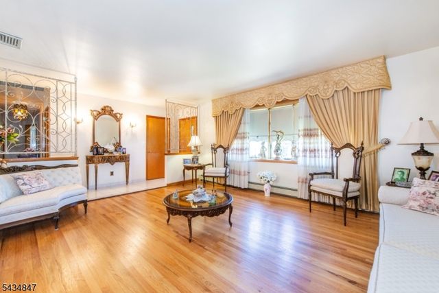 27 Bartsch Ave, Woodland Park, NJ 07424