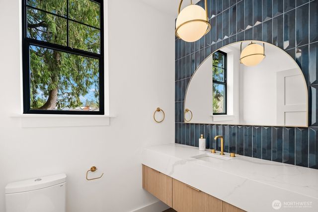 2615 NE 87th Street, Seattle, WA 98115