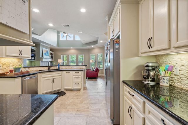 111 Bessie Price Owens Drive, Montgomery, TX 77356