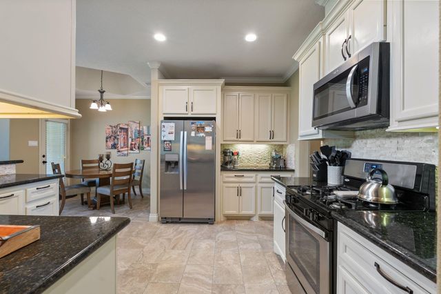 111 Bessie Price Owens Drive, Montgomery, TX 77356