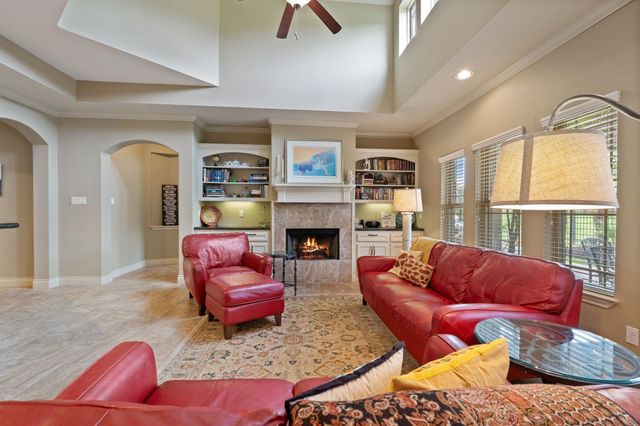 111 Bessie Price Owens Drive, Montgomery, TX 77356