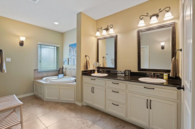 111 Bessie Price Owens Drive, Montgomery, TX 77356