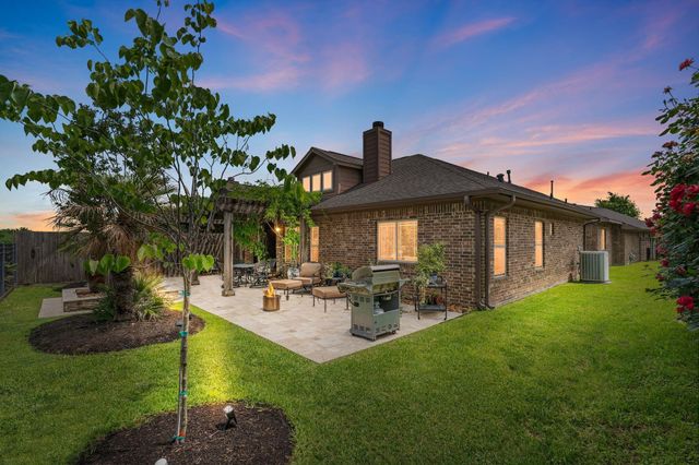 111 Bessie Price Owens Drive, Montgomery, TX 77356