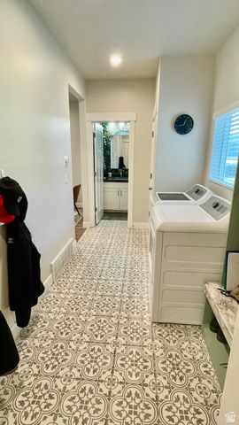 582 E PETERSEN PKWY, South Weber, UT 84405