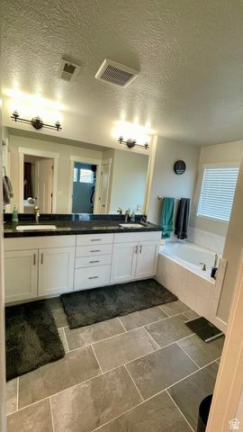 582 E PETERSEN PKWY, South Weber, UT 84405