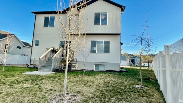 582 E PETERSEN PKWY, South Weber, UT 84405