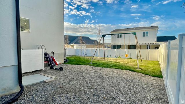 582 E PETERSEN PKWY, South Weber, UT 84405