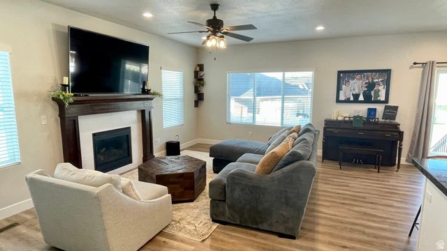 582 E PETERSEN PKWY, South Weber, UT 84405