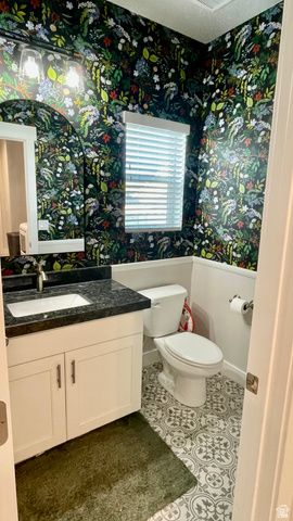 582 E PETERSEN PKWY, South Weber, UT 84405