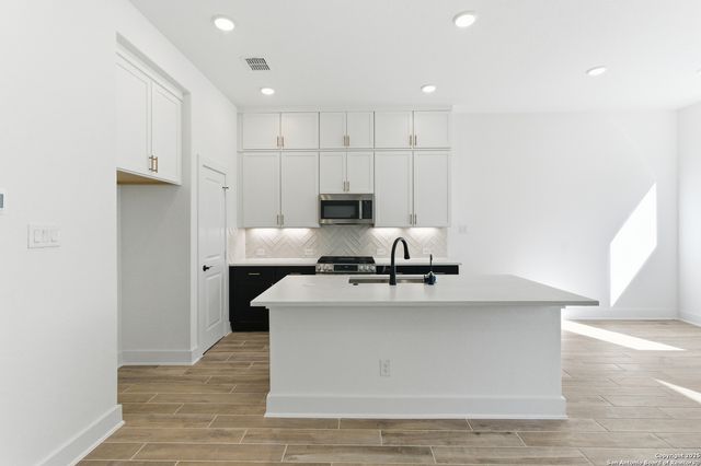 6464 Babcock Unit 717, San Antonio, TX 78249