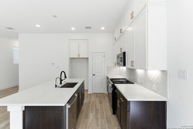 6464 Babcock Unit 717, San Antonio, TX 78249