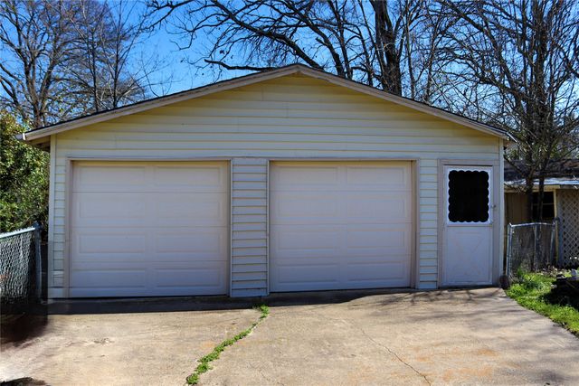 220 Littlefield Drive, East Tawakoni, TX 75472