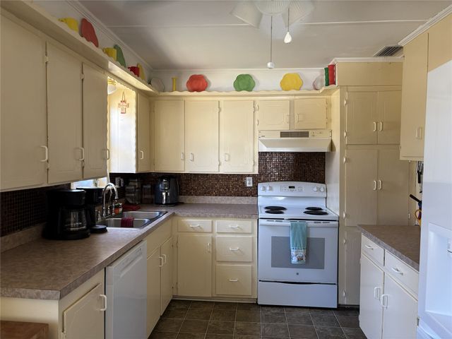 220 Littlefield Drive, East Tawakoni, TX 75472