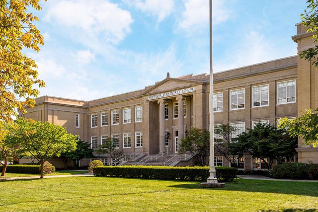 895 Chelsea Avenue, Columbus, OH 43209