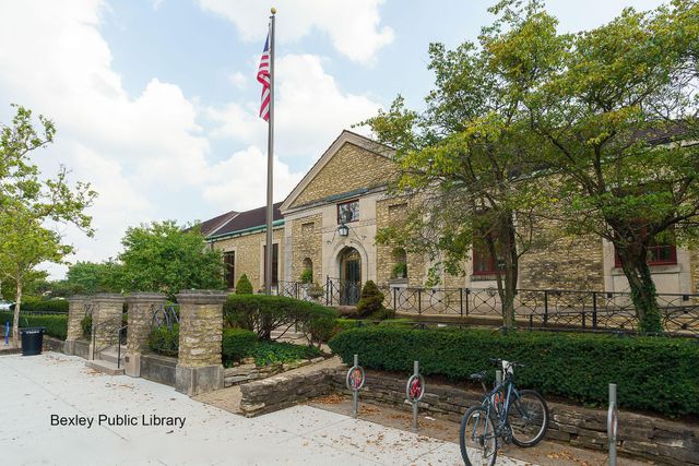 895 Chelsea Avenue, Columbus, OH 43209