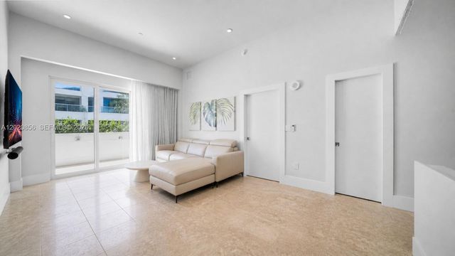 6917 Collins Ave L-107, Miami Beach, FL 33141