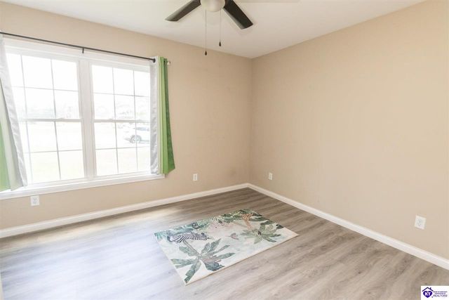 7205 S Woodland Drive, Radcliff, KY 40160