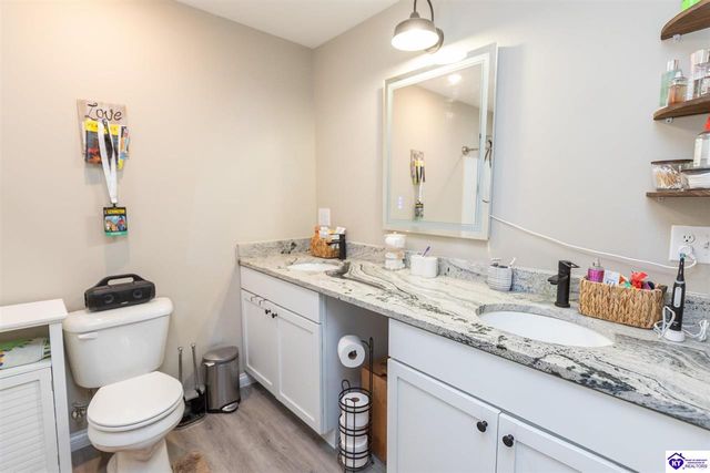 7205 S Woodland Drive, Radcliff, KY 40160