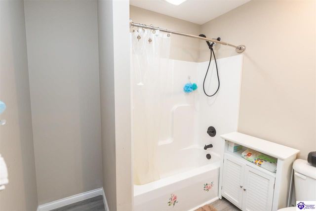 7205 S Woodland Drive, Radcliff, KY 40160