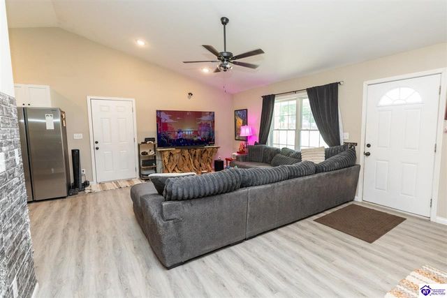 7205 S Woodland Drive, Radcliff, KY 40160