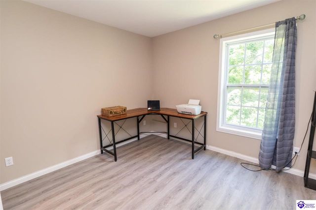 7205 S Woodland Drive, Radcliff, KY 40160
