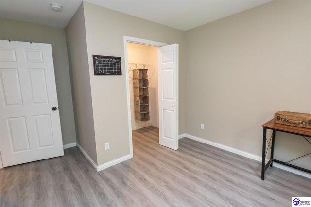 7205 S Woodland Drive, Radcliff, KY 40160