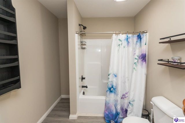7205 S Woodland Drive, Radcliff, KY 40160