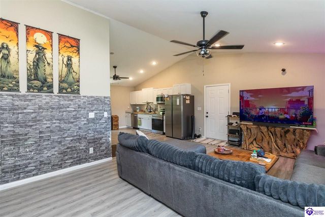 7205 S Woodland Drive, Radcliff, KY 40160