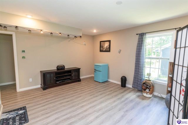 7205 S Woodland Drive, Radcliff, KY 40160